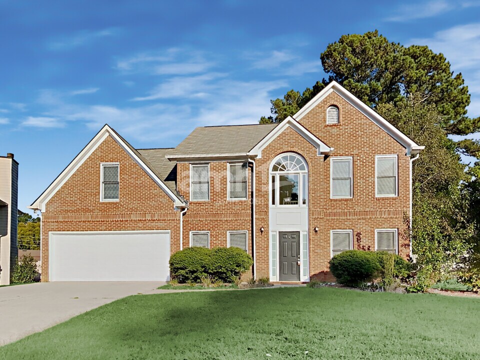 1121 Lauren Way in Acworth, GA - Foto de edificio