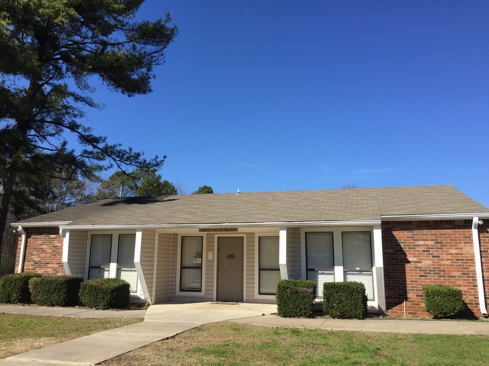 Cherokee Bend in Huntsville, AL - Building Photo