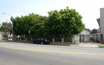 3028 W 4th St in Los Angeles, CA - Building Photo - Building Photo