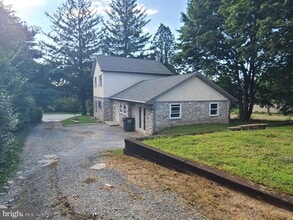 693 Lancaster Pike in New Providence, PA - Building Photo - Building Photo