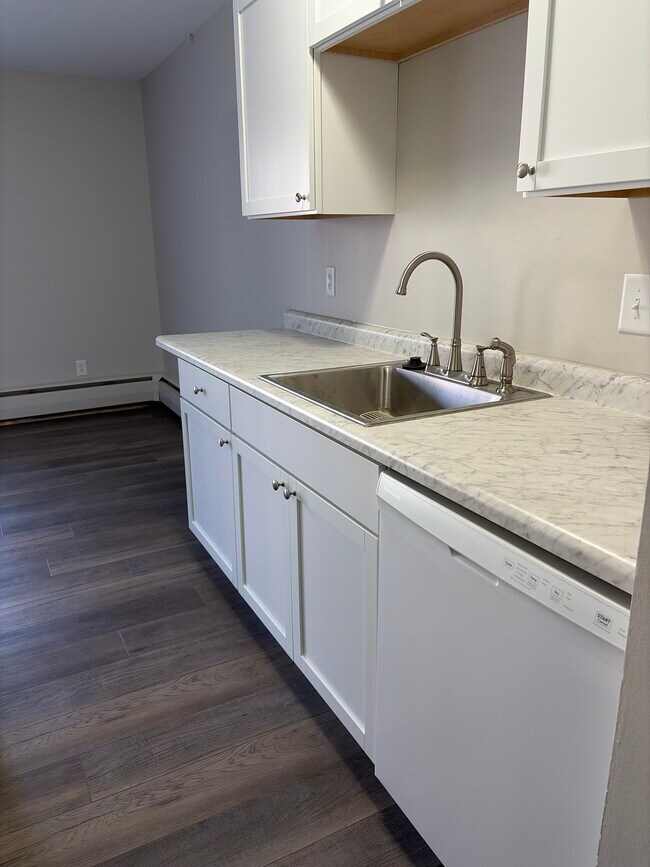 1025 Smetana Rd, Unit 3 in Hopkins, MN - Building Photo - Building Photo