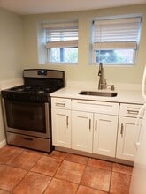 219 McElroy Ave, Unit G in Fort Lee, NJ - Building Photo - Building Photo