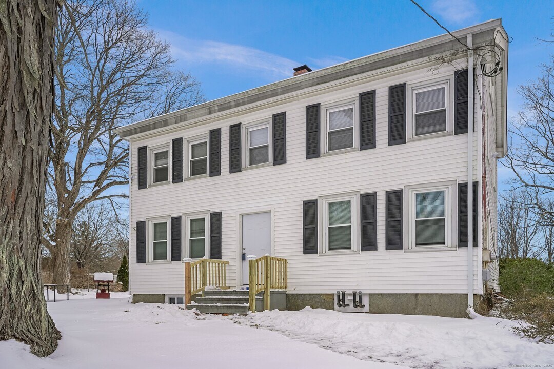54 Nicholdale Rd in Shelton, CT - Building Photo