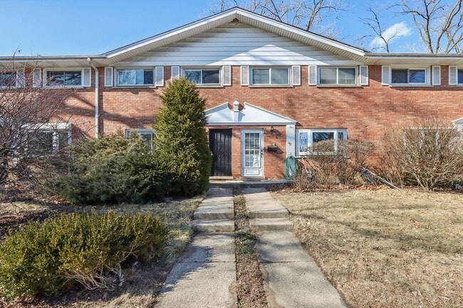 414 Skokie Ct