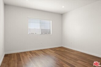 1041 N Cummings St in Los Angeles, CA - Building Photo - Building Photo