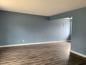 5825-5825 SE 88th Ave in Portland, OR - Foto de edificio - Building Photo