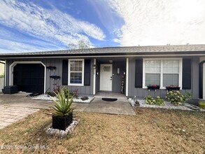 1046 W Samms Ave in Port Orange, FL - Building Photo - Building Photo