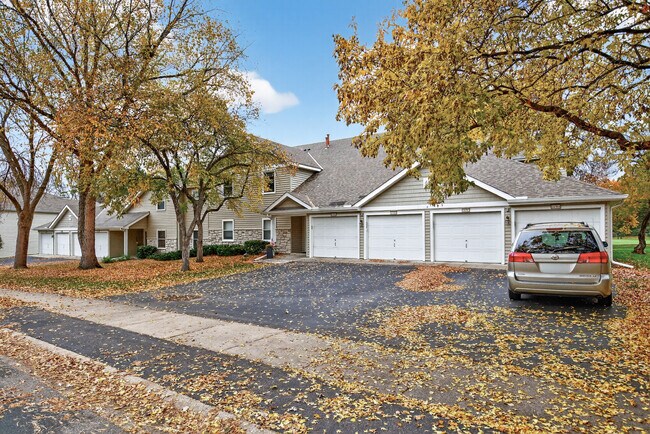 14388 Fairway Dr in Eden Prairie, MN - Building Photo - Building Photo