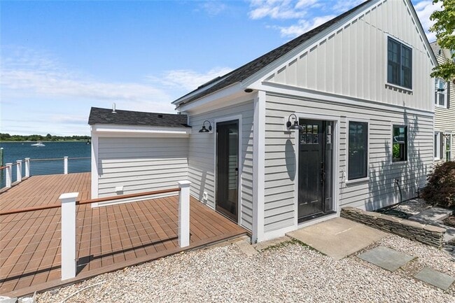 319 Riverside St in Portsmouth, RI - Building Photo - Building Photo
