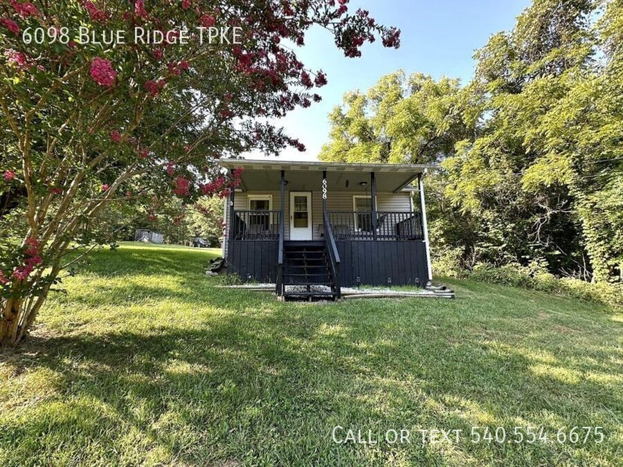 6098 Blue Ridge Turnpike in Fincastle, VA - Building Photo