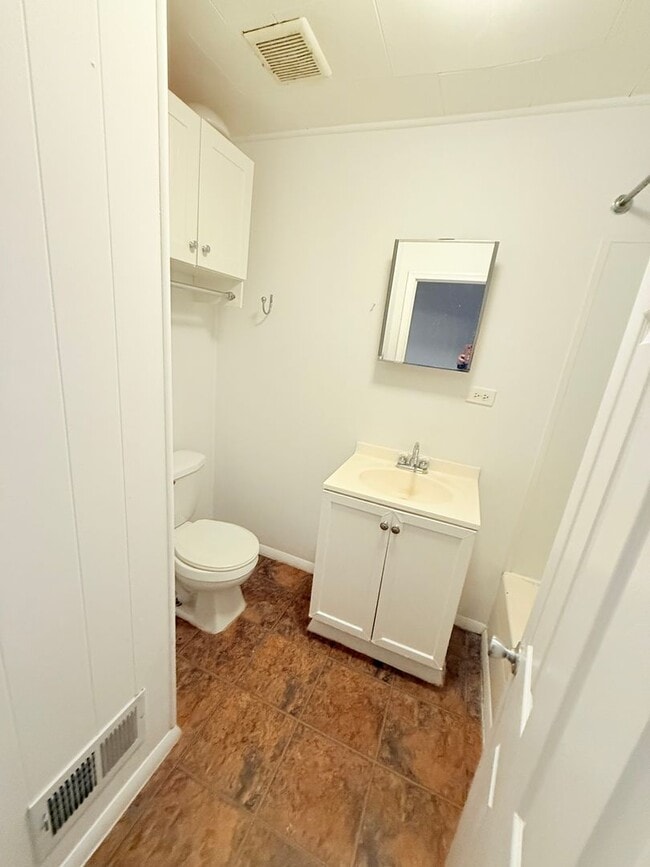 7 W 24th St in Baltimore, MD - Building Photo - Building Photo