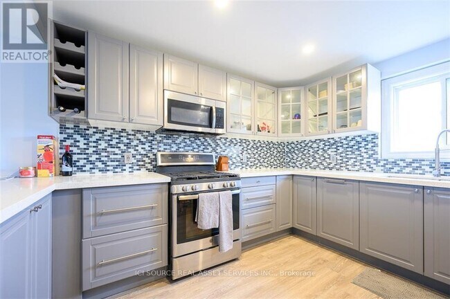 103 Macaulay St E in Hamilton, ON - Building Photo - Building Photo