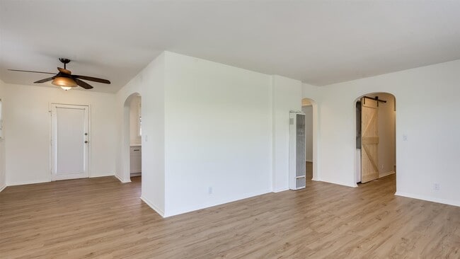 313 Venice Way in Los Angeles, CA - Building Photo - Building Photo