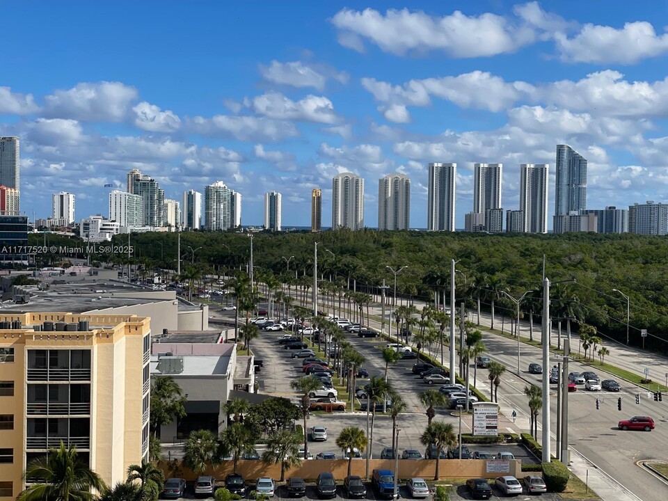 2903 N Miami Beach Blvd in North Miami Beach, FL - Foto de edificio