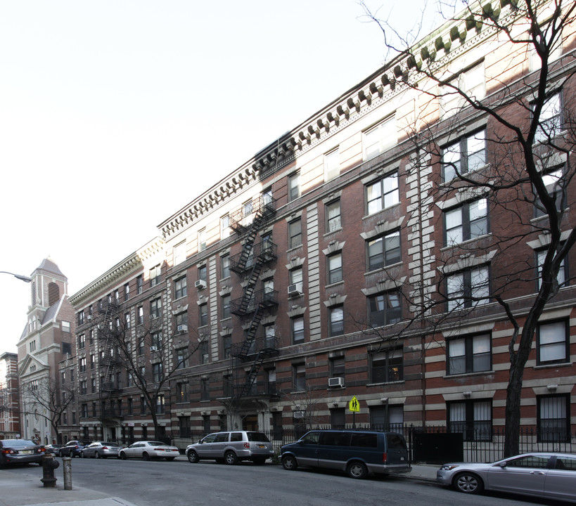 Spencer Apartments in New York, NY - Building Photo