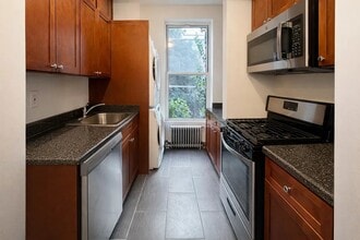 5-16 47th Road in Queens, NY - Foto de edificio - Building Photo