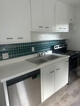 8018 Densmore Ave N in Seattle, WA - Building Photo - Building Photo
