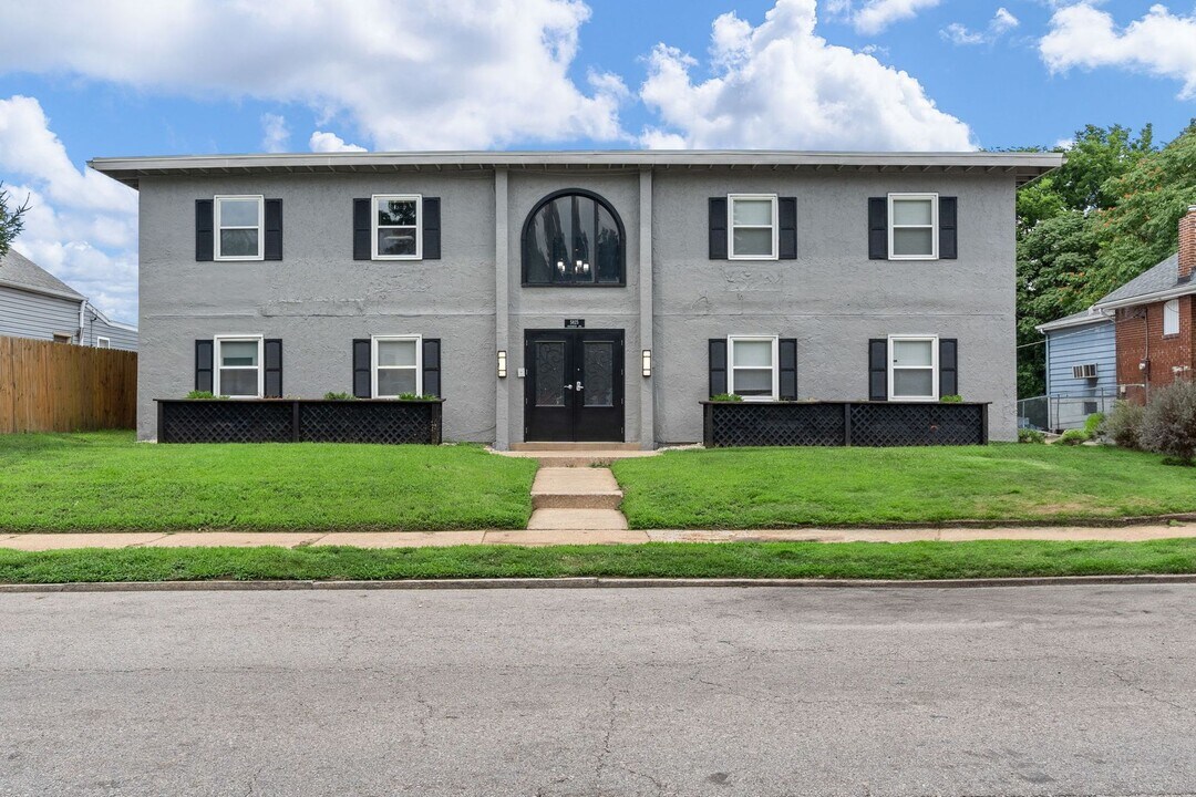 5825 Southwest LLC in St. Louis, MO - Building Photo