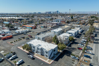 Summer Place Apartments in Las Vegas, NV - Building Photo - Building Photo