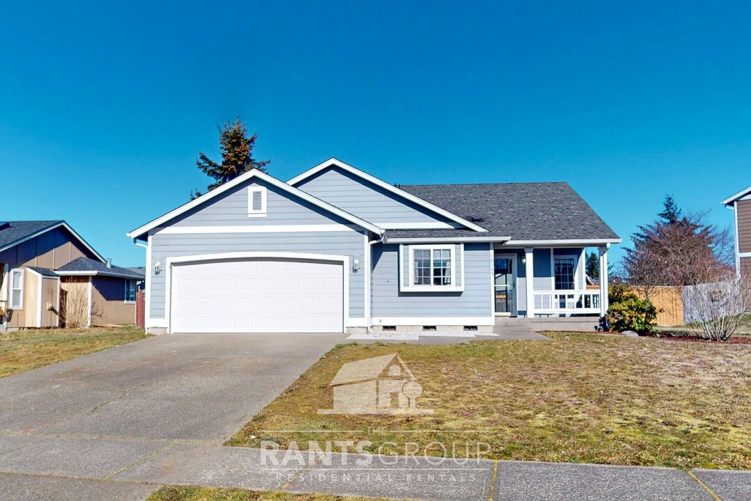 16125 Prairie Creek Loop SE in Yelm, WA - Building Photo