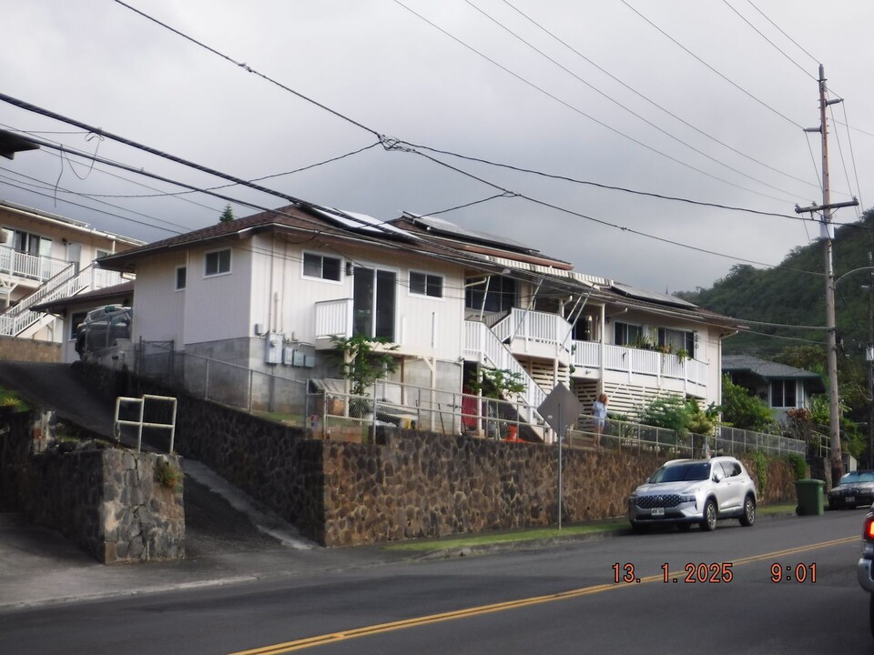 2350 Palolo Ave in Honolulu, HI - Building Photo