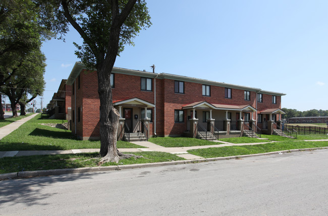 Wayne Miner Court in Kansas City, MO - Foto de edificio - Building Photo