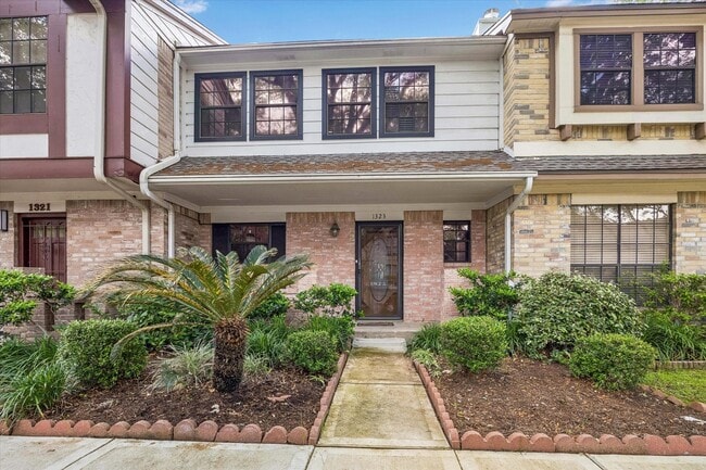 1323 Reddleshire Ln