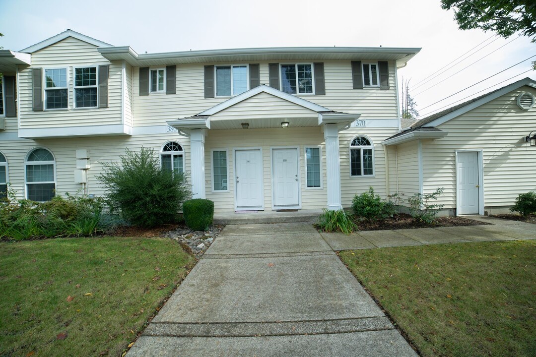 370 N Douglas St in Canby, OR - Building Photo