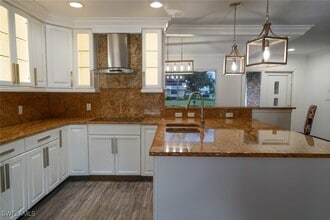 5556 32nd Ave SW in Naples, FL - Building Photo - Building Photo