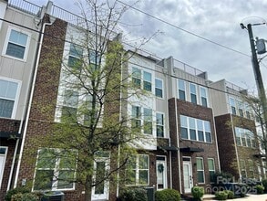 240 Parkwood Ave in Charlotte, NC - Building Photo - Building Photo