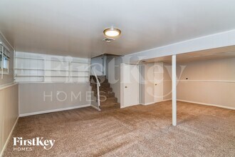 307 NE Arlington Cir in Lee's Summit, MO - Building Photo - Building Photo