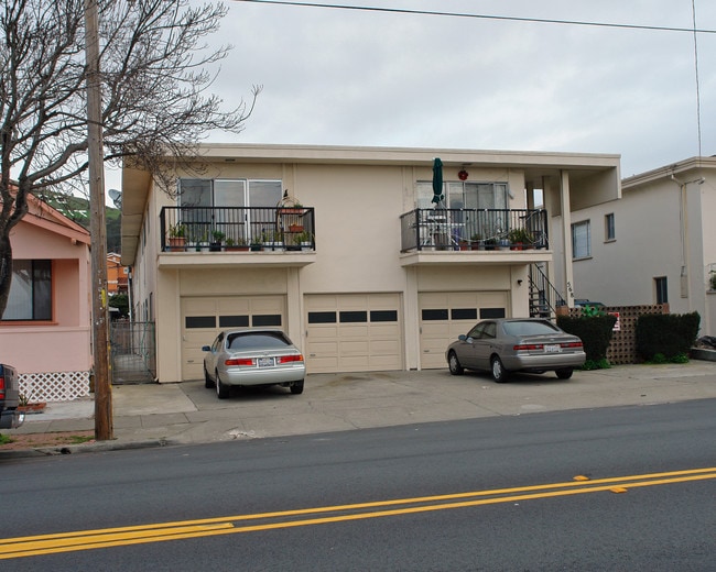 568 Grand Ave in South San Francisco, CA - Foto de edificio - Building Photo