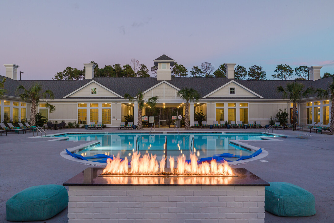 Riverwood Apartments & Townhomes in Wilmington, NC - Building Photo