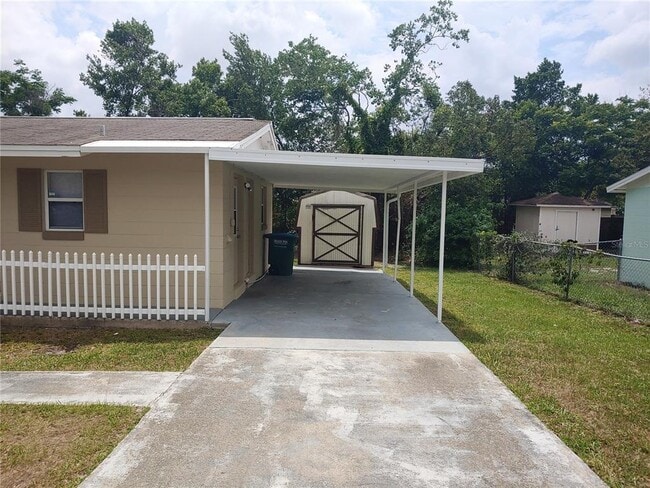 2440 Alamanda Ave in Deltona, FL - Building Photo - Building Photo