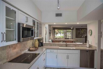 1912 Harbourside Dr in Longboat Key, FL - Building Photo - Building Photo