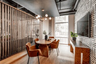 Yugo Austin Corner in Austin, TX - Foto de edificio - Building Photo