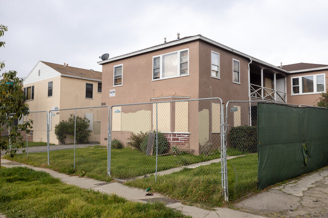 9033 Ramsgate Ave in Los Angeles, CA - Foto de edificio - Building Photo