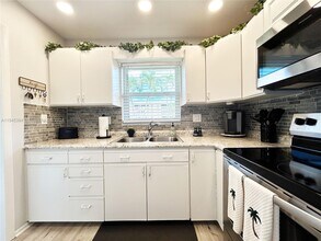 5300 Washington St, Unit D106 in Hollywood, FL - Foto de edificio - Building Photo