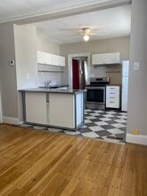 2114 Wascana Ave, Unit Upper in Lakewood, OH - Foto de edificio - Building Photo