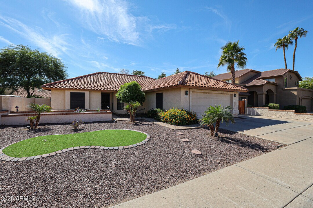 7391 W Kristal Way in Glendale, AZ - Building Photo