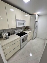 6955 NW 186th St in Hialeah, FL - Building Photo - Building Photo