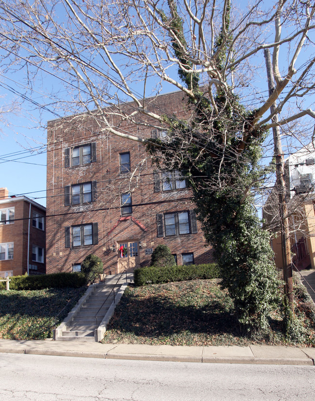 1320 Arkansas Ave in Pittsburgh, PA - Foto de edificio - Building Photo