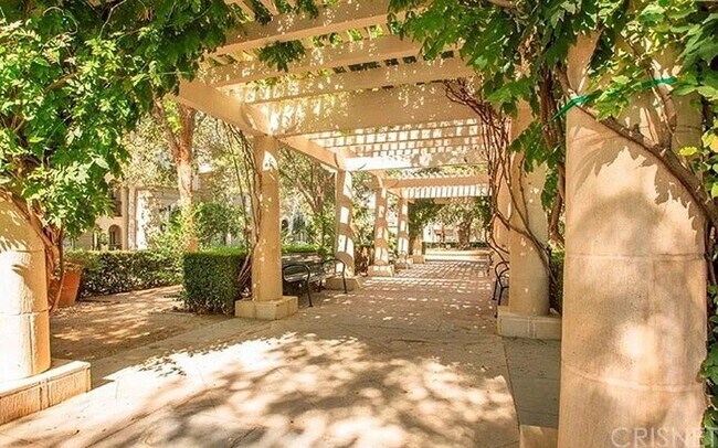 24505 Town Center Dr, Unit Unit# 7102 in Valencia, CA - Building Photo - Building Photo