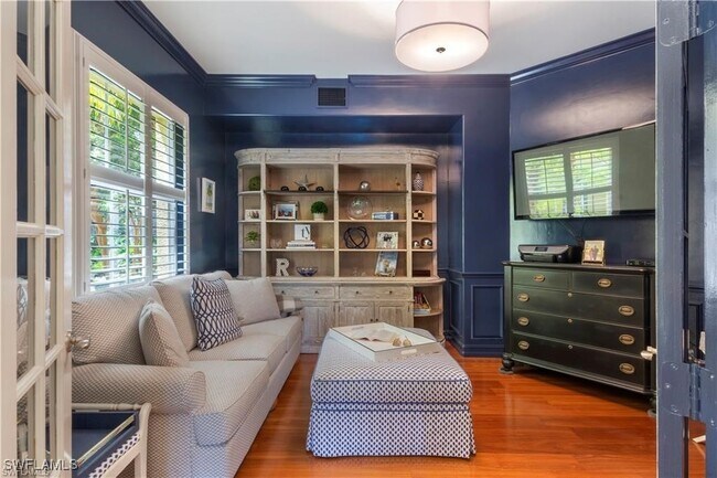 property at 2864 Tiburon Blvd E