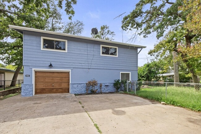 902-902 Sherwood Forest Dr in Marble Falls, TX - Building Photo - Building Photo