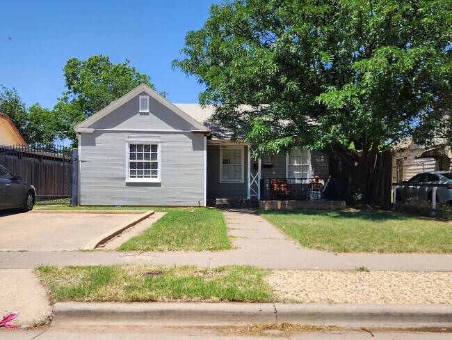 1720 23rd St, Unit Front in Lubbock, TX - Building Photo - Building Photo