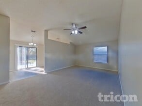 83151 St Mark Dr in Yulee, FL - Foto de edificio - Building Photo