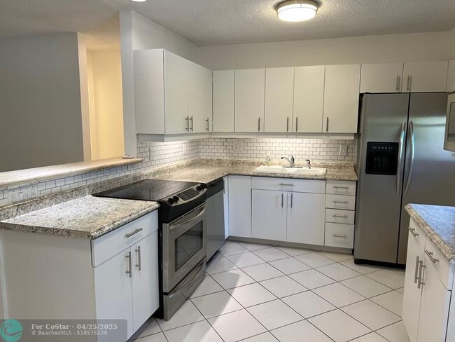 220 NE 18th Ave in Pompano Beach, FL - Building Photo - Building Photo