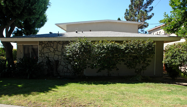 2360 Mira Vista Ave in Montrose, CA - Building Photo - Building Photo