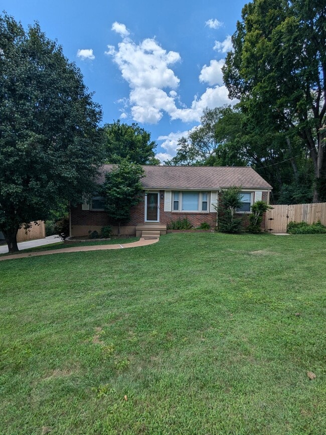 3321 Mimosa Dr in Nashville, TN - Building Photo - Building Photo